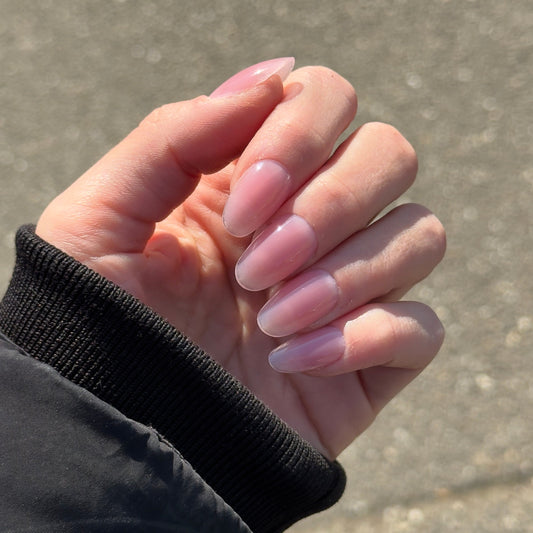Pourquoi mes faux ongles tombent-ils au bout de quelques jours ?