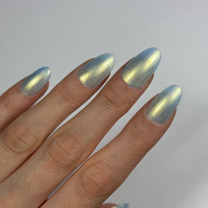 Press on nails Glacier faits à la main, bleu clair froid avec reflets dorés, tailles universelles adaptées à tous.