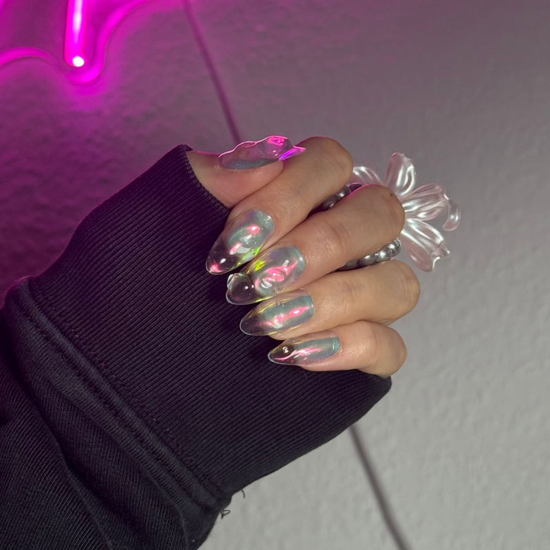 press on nails made in france fait main chrome 3D transparent rose et bleu avec reflets 