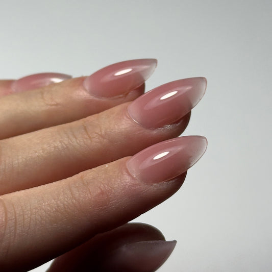 press on nails effet ongles en gel fait main soap nails tendance nude 2025
