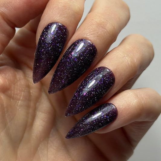 Dark Holo 6 - Stiletto Médium / ALL INCLUSIVE - MR CANDY NAILS