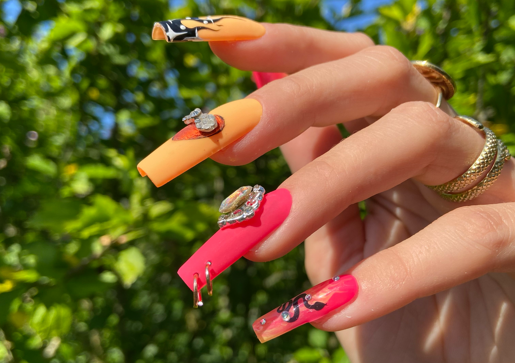 press on nails fait main faux ongles sur mesure made in France personnalisables réutilisables colorés été 2022